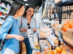 Spopola il “turismo dei supermercati”: perché in vacanza tutti vogliono visitare i negozi di alimentari