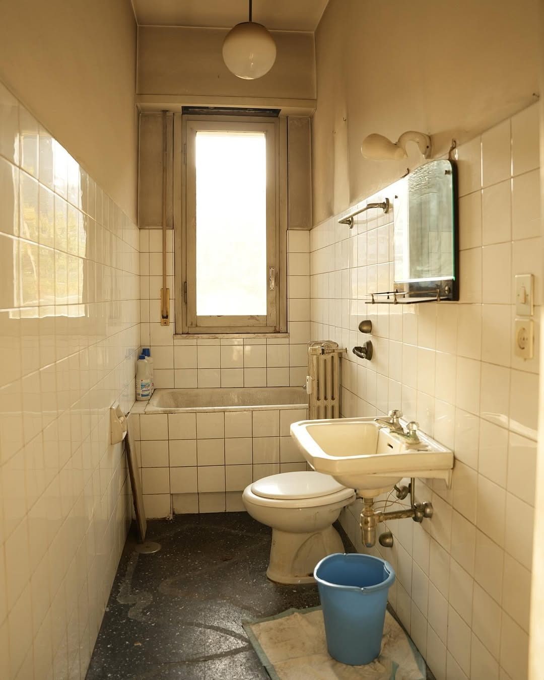 Il bagno prima dell’inizio dei lavori di ristrutturazione