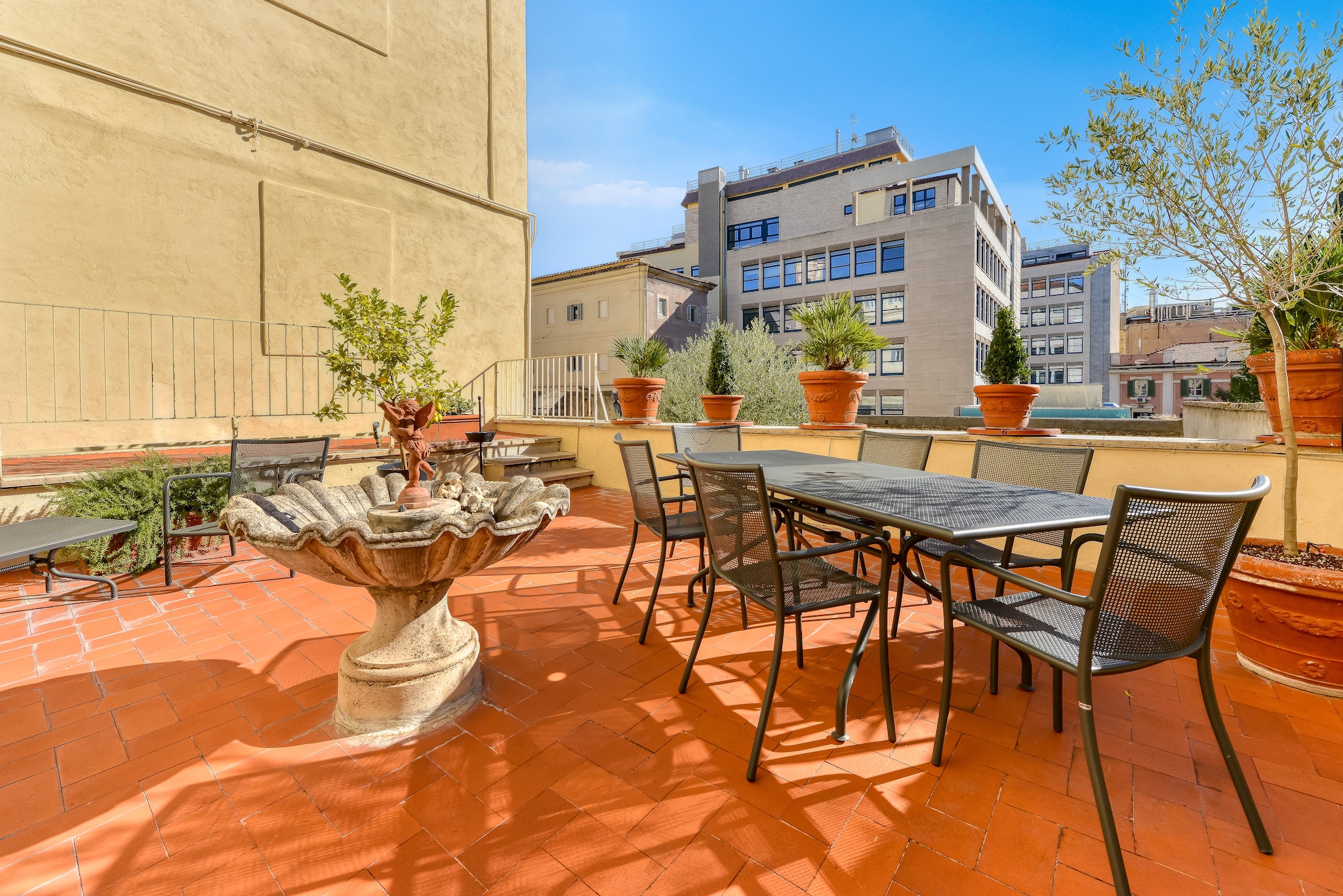 Parte del giardino esterno del Palazzo