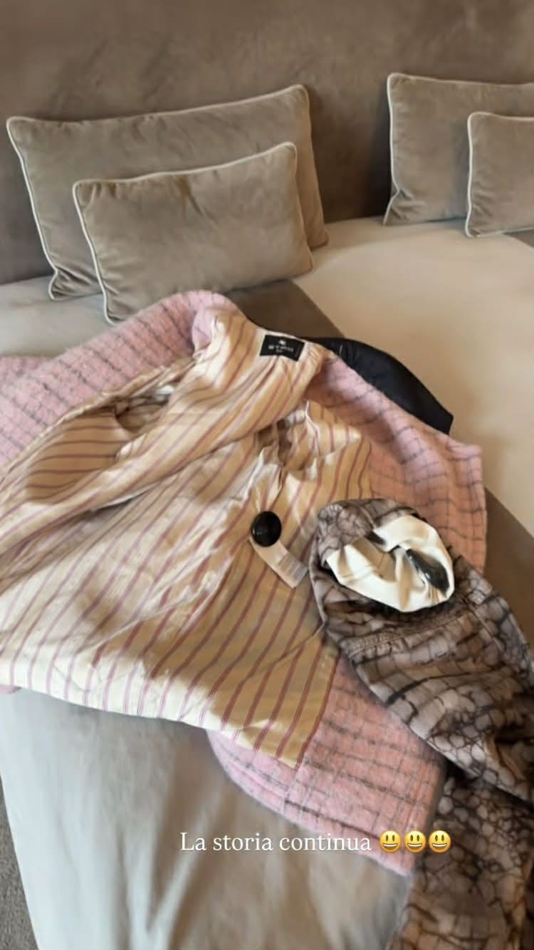 I capi con l’anti–taccheggio ancora attaccato