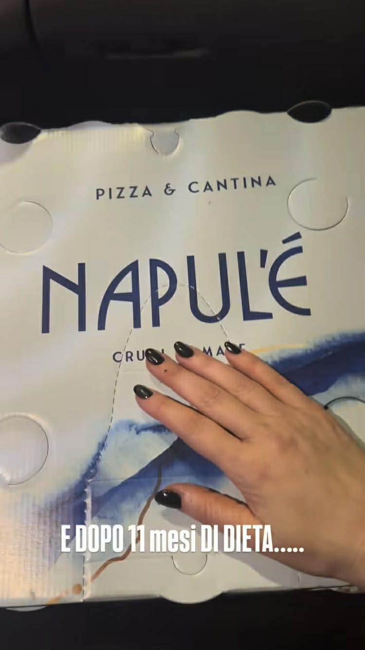 La prima pizza di Laura Pausini dopo 11 mesi