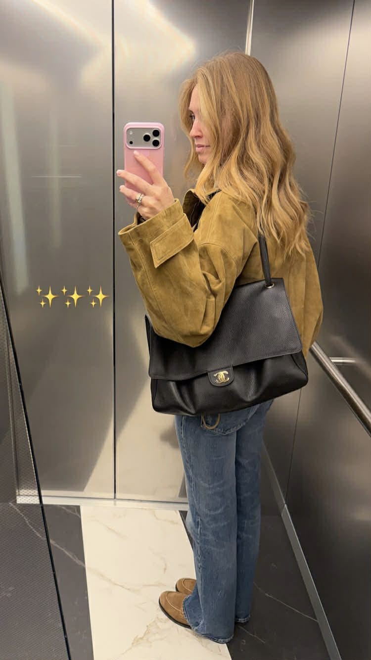 Chiara Ferragni con la maxi borsa Chanel