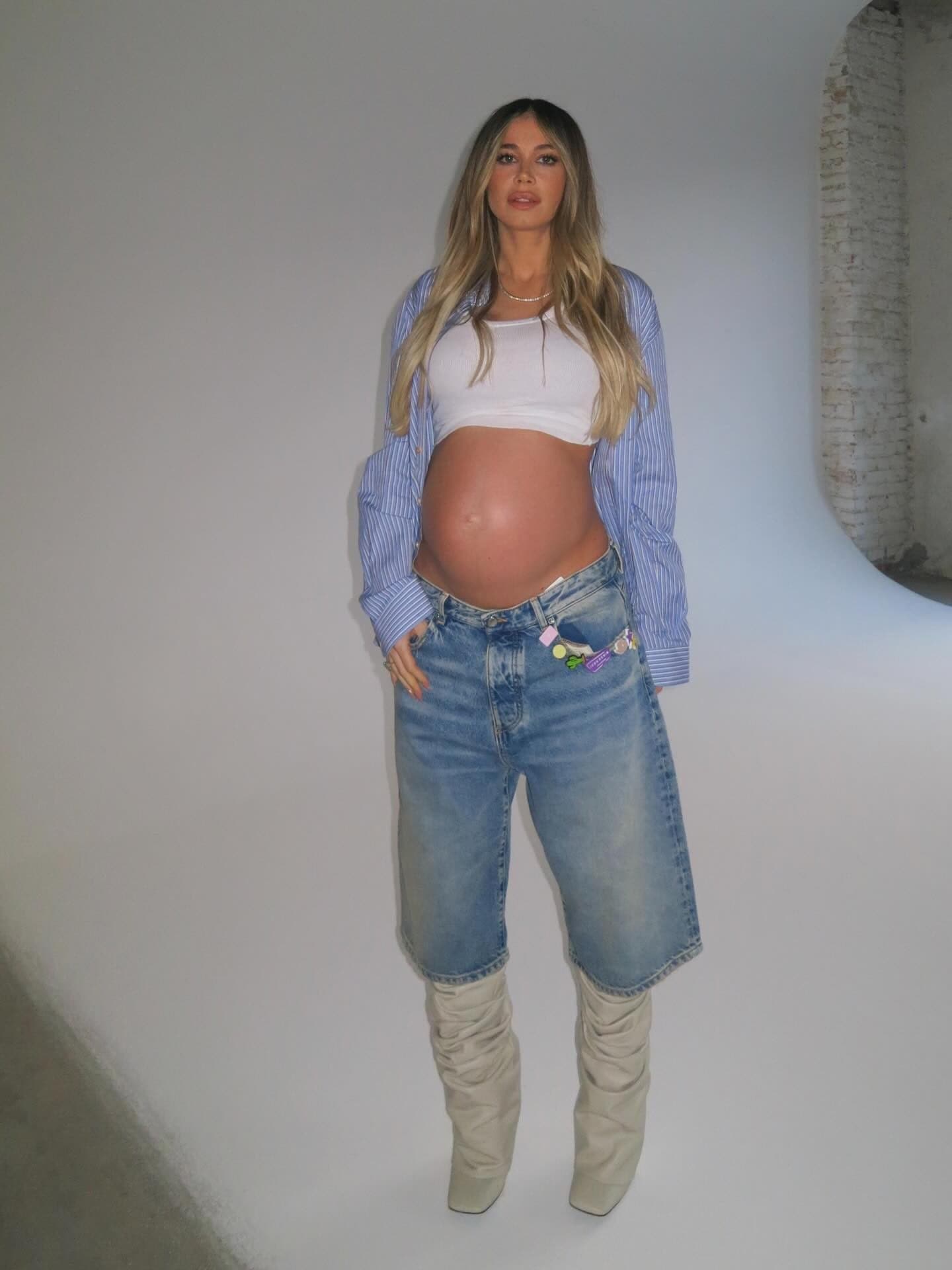 Diletta Leotta con i bermuda di Icon Denim