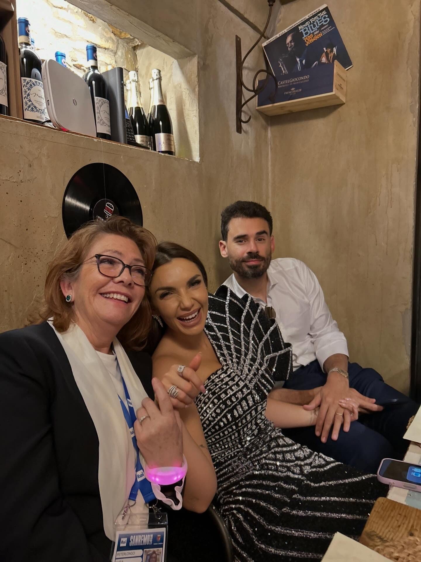 Elettra Lamborghini con i suoi "portafortuna" Afrojack e mamma Luisa