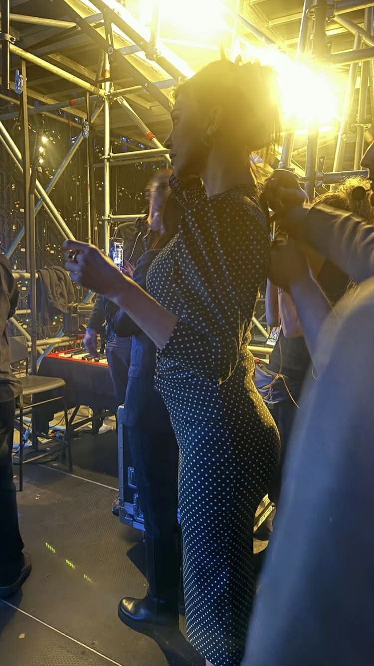 Belén nel backstage dello show di Pio e Amedeo