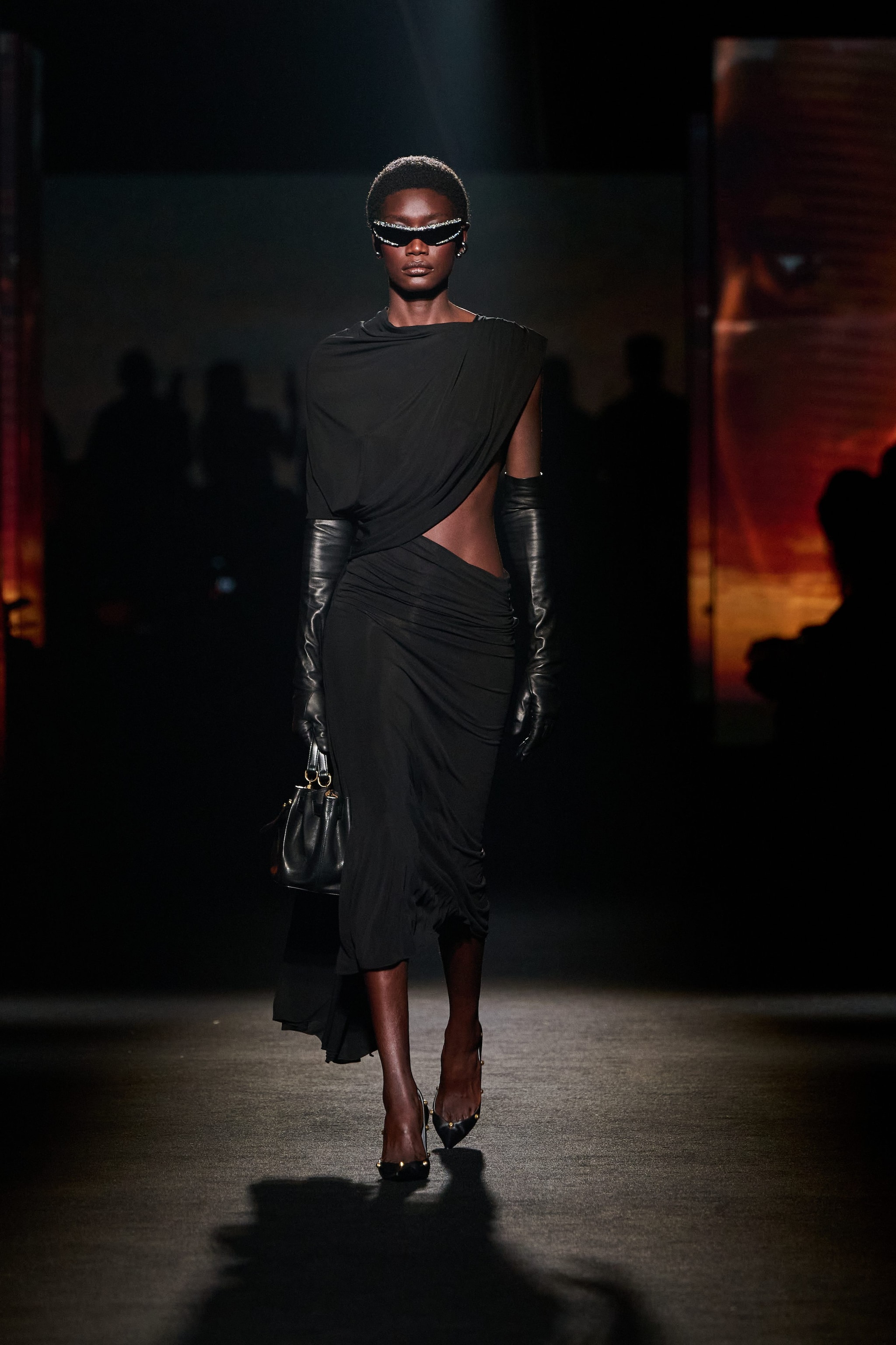 Un look della sfilata Autunno/Inverno 2026–2027 di Balenciaga