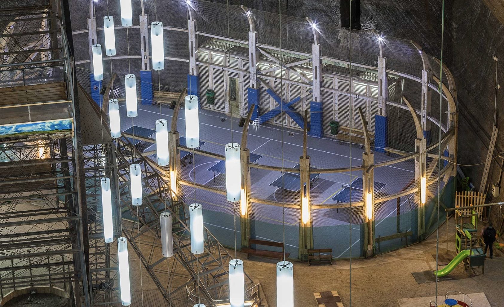 Campi da ping pong nella Salina Turda