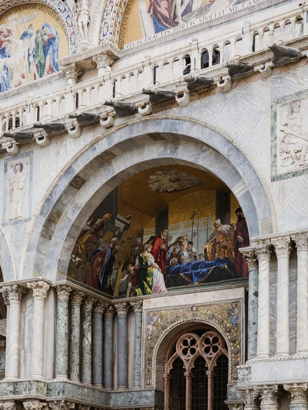 Dettaglio della facciata del palazzo