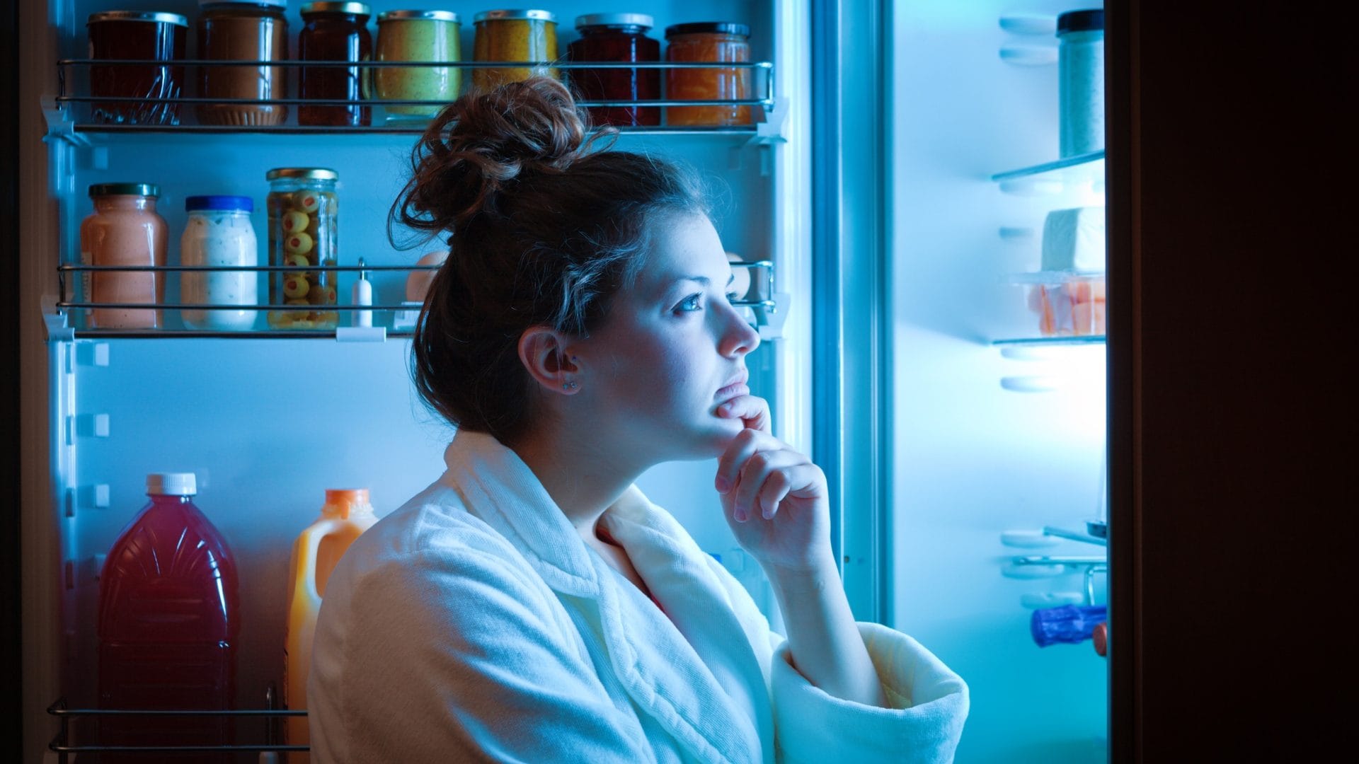 Perché continuiamo a mangiare anche se siamo pieni, uno studio mostra che è colpa del cervello