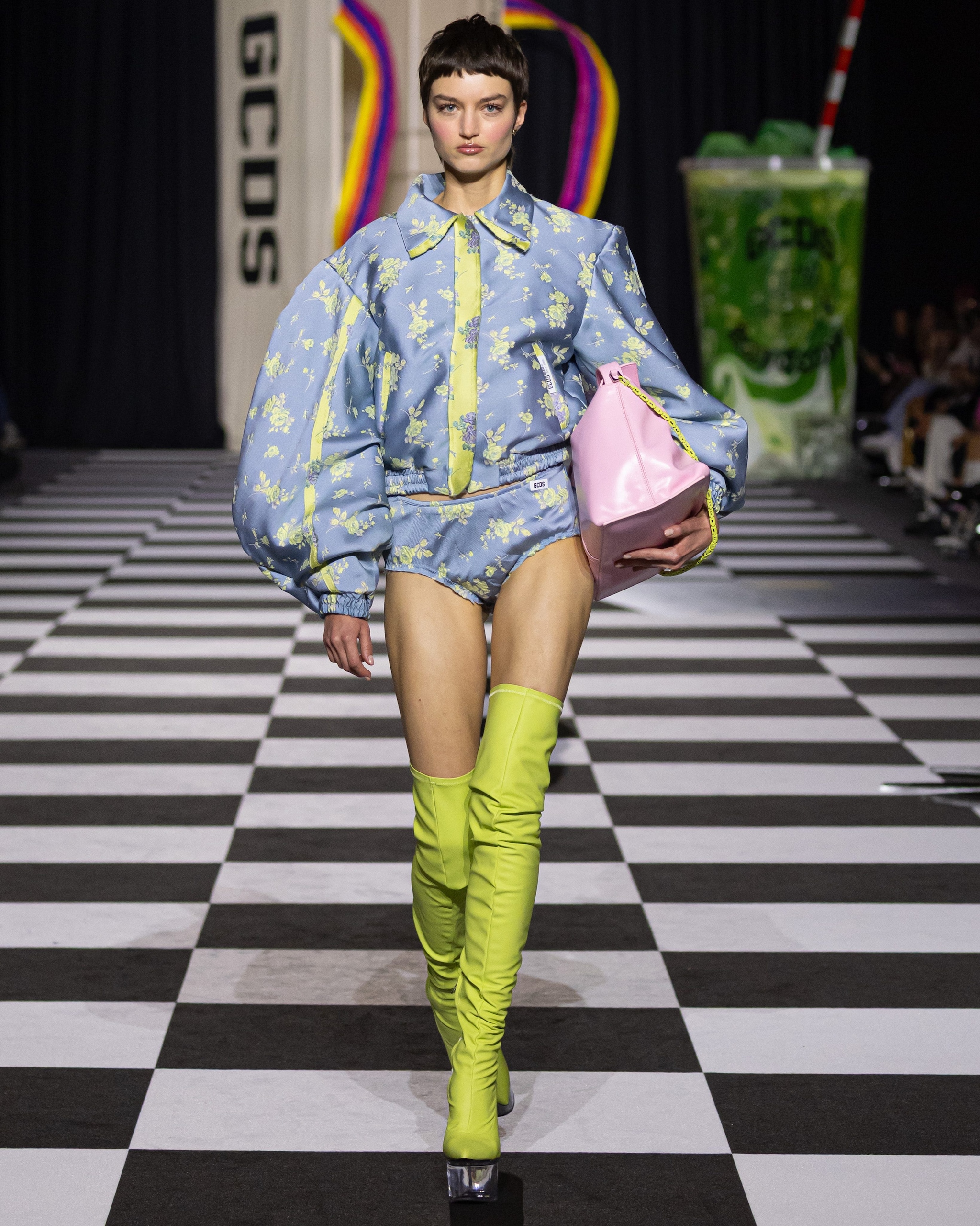 Un look dalla sfilata Autunno/Inverno 2026–2027 di GCDS