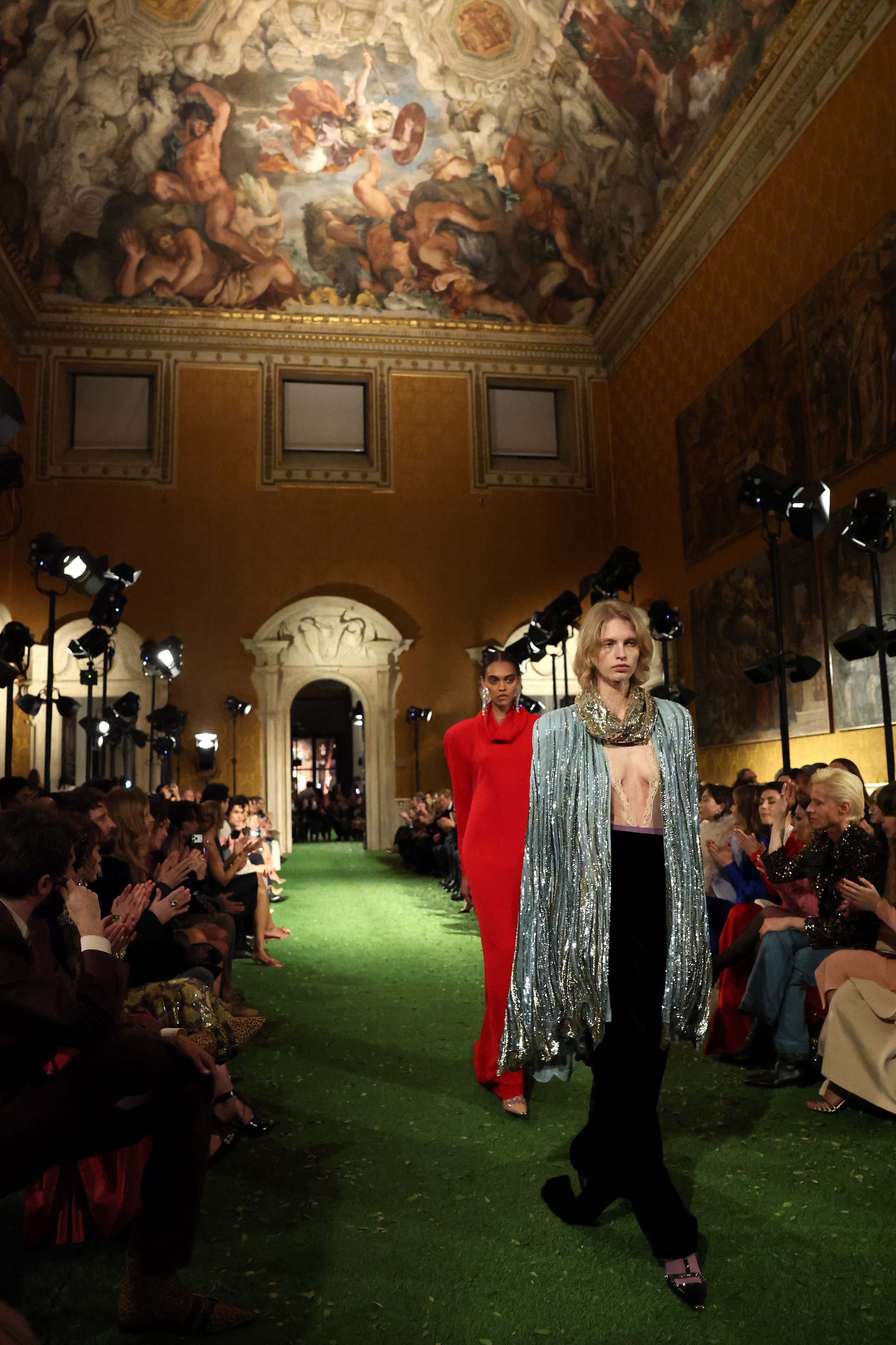 La sfilata di Valentino a Palazzo Barberini