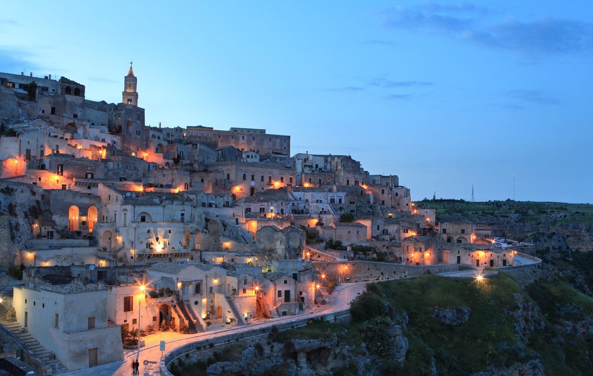 I sassi di Matera illuminati di sera