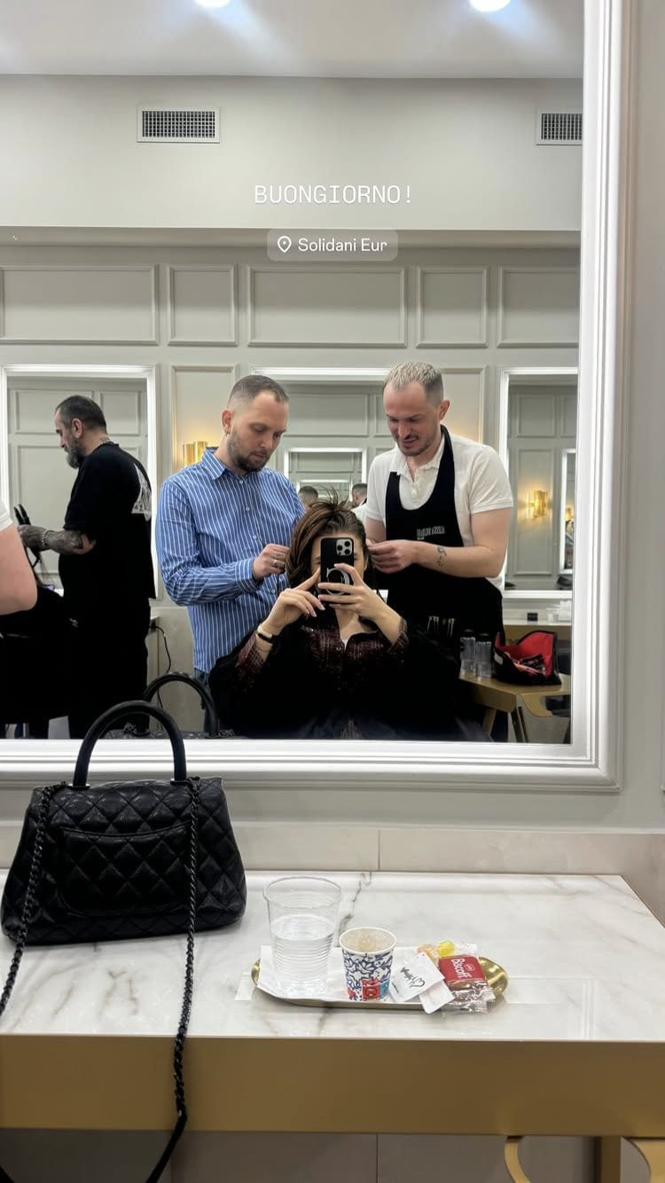 Chanel Totti dal parrucchiere