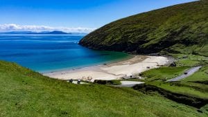Ho trascorso cinque giorni da sola su un'isola remota: alla scoperta di Achill Island tra foche, scogliere e silenzio