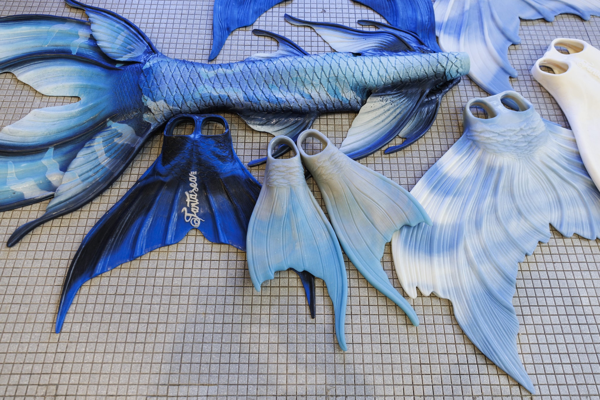 Le pinne di costumi da mermaiding