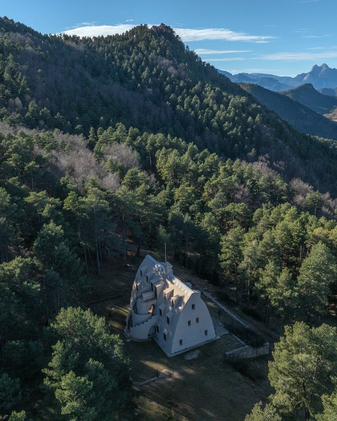 Lo Xalet del Catllaràs immerso nei boschi