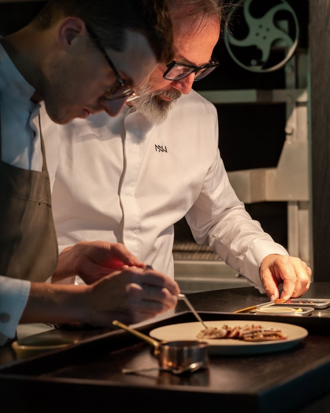 Lo chef Niederkofler all’opera