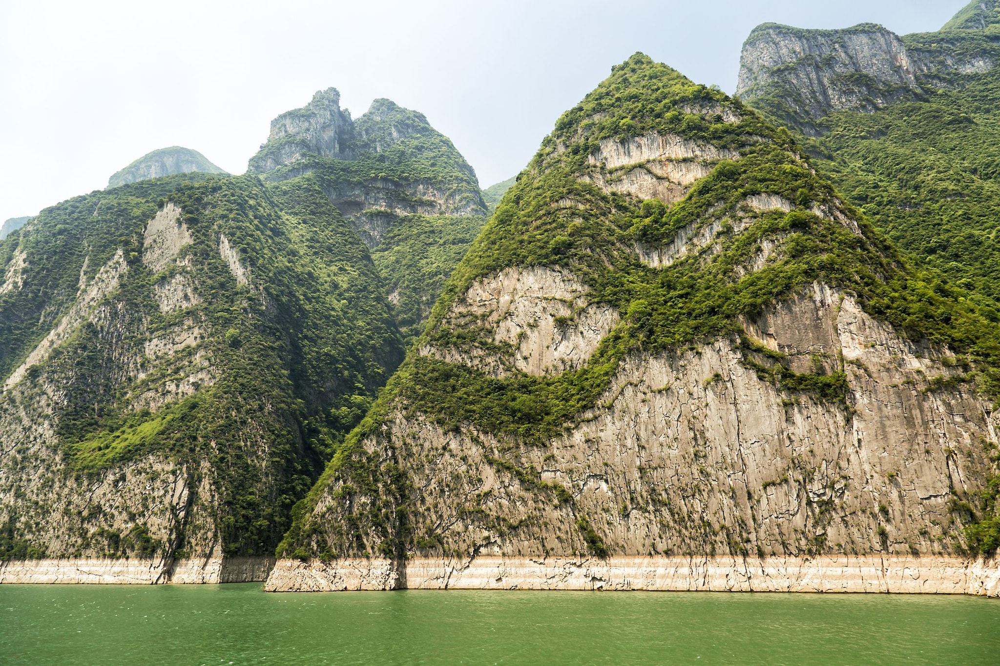 Montagne e il fiume Yangtze in Wushan County, Cina
