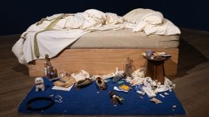 Il letto disfatto che vale 3 milioni di euro: My Bed di Tracey Emin torna al centro di una mostra a Londra