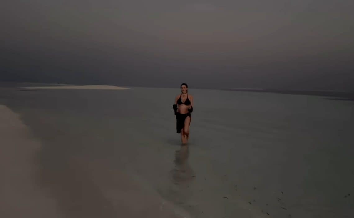 Rose Villain col bikini dark