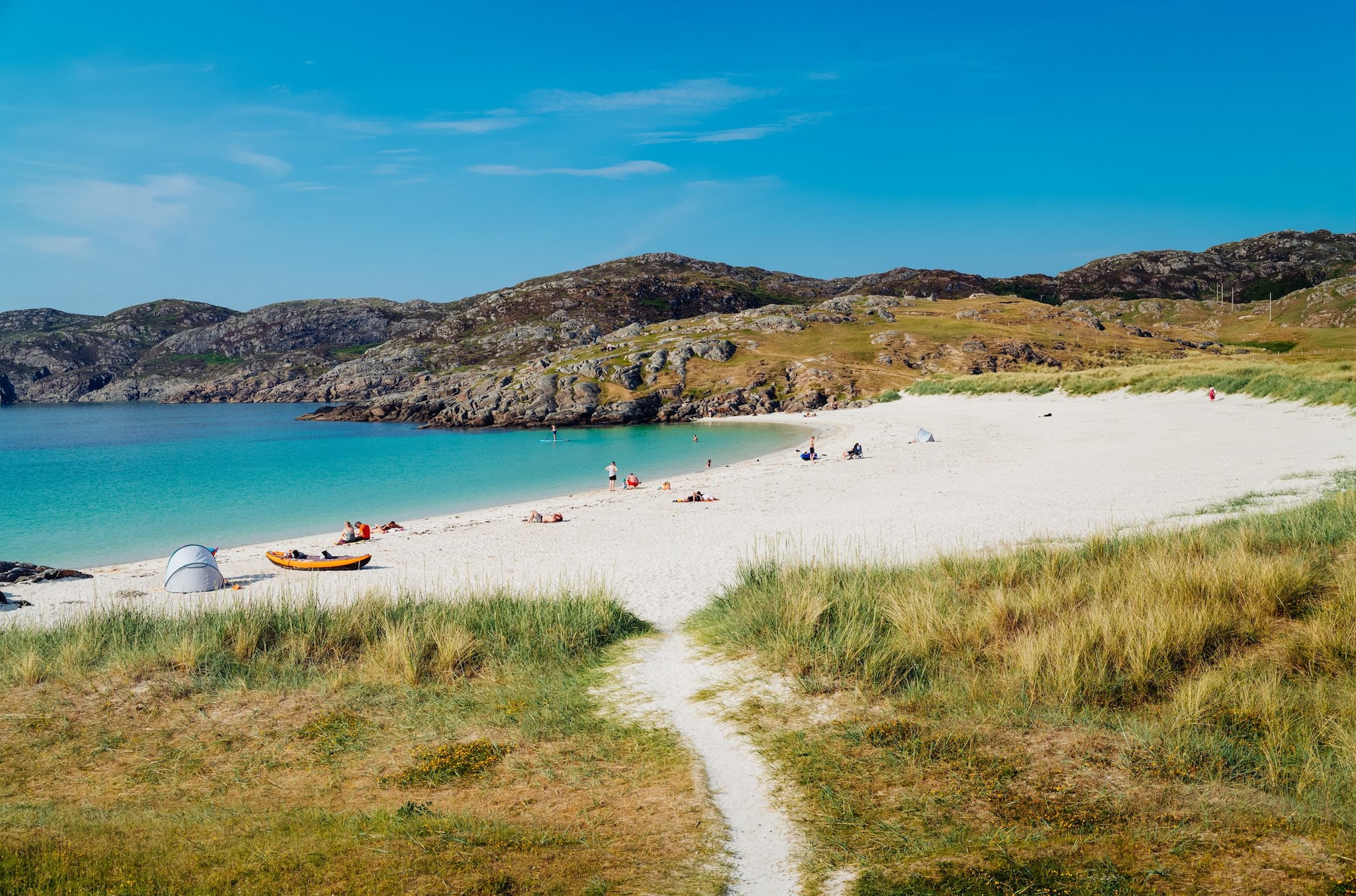 Spiaggia di Achmelvich sulla costa nord–occidentale della Scozia
