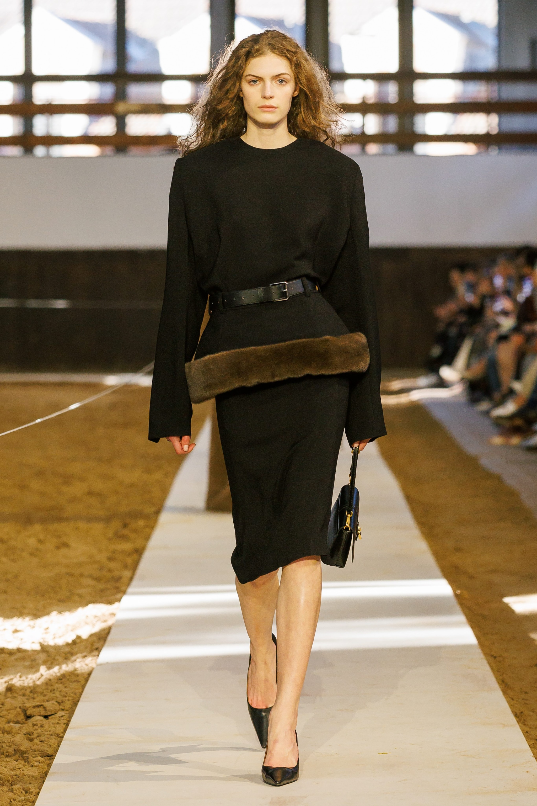 Un look della sfilata Autunno/Inverno 2026–2027 di Stella McCartney