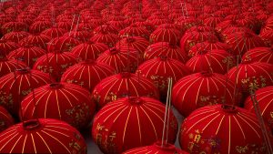 Qual è il piccolo villaggio dove si producono tutte le lanterne rosse cinesi