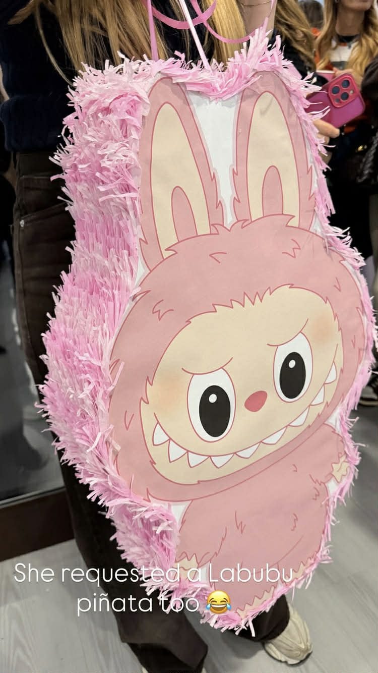 La pentolaccia a forma di Labubu