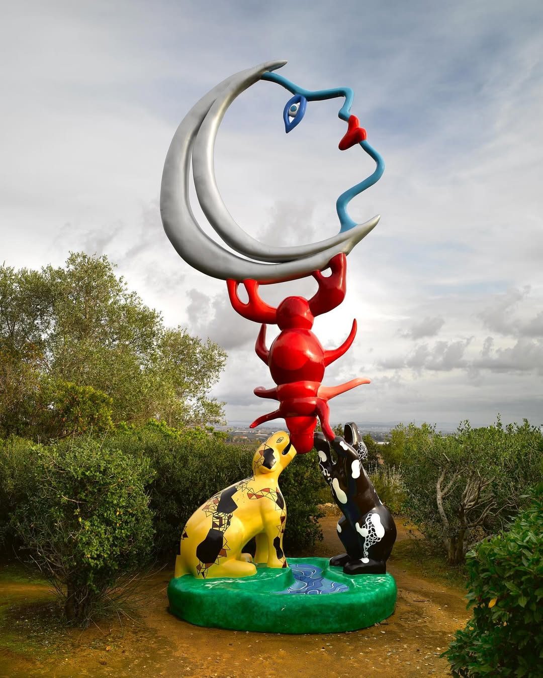 La carta della Luna n. XVIII, Instagram @giardinodeitarocchi_official