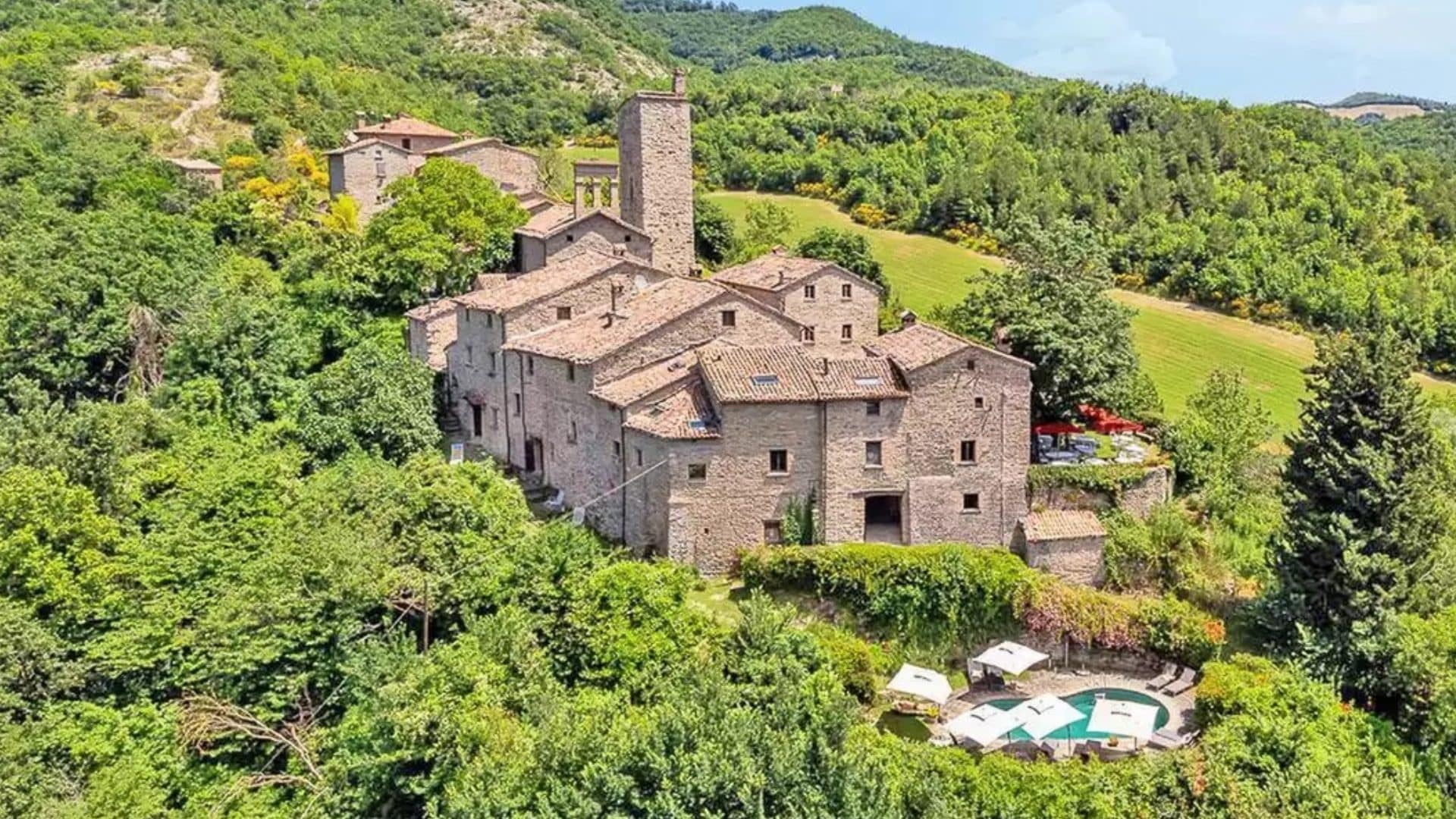 In vendita il castello medievale dell'esilio di Dante Alighieri: costa quasi 2 milioni di euro