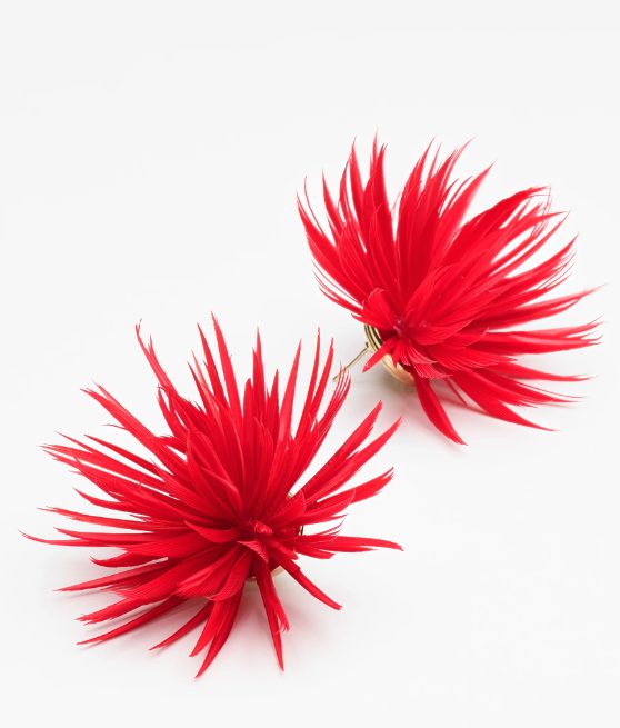 Orecchini Chanel in metallo e piume