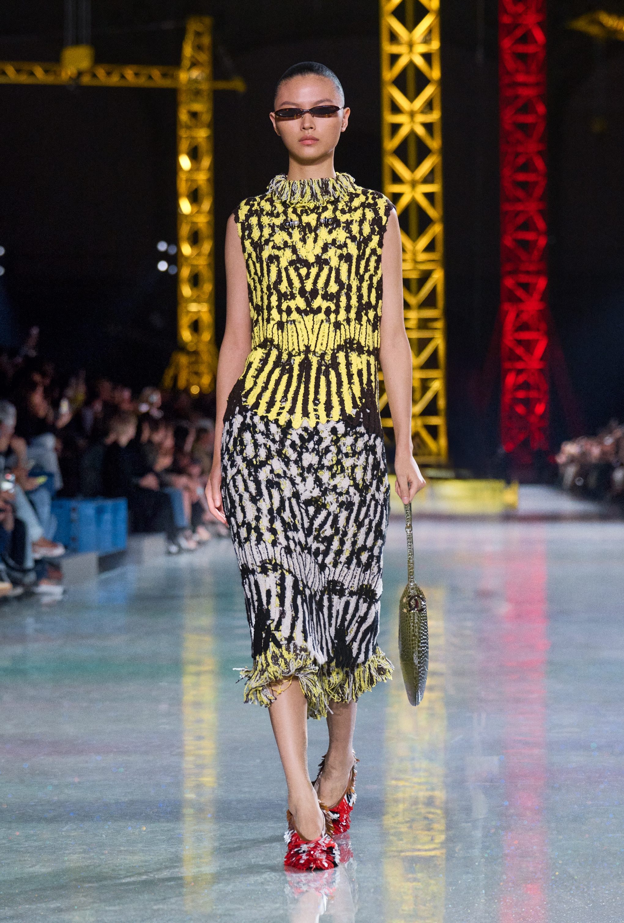 Un abito in maglia sulla passerella Autunno/Inverno 2026–2027 di Chanel