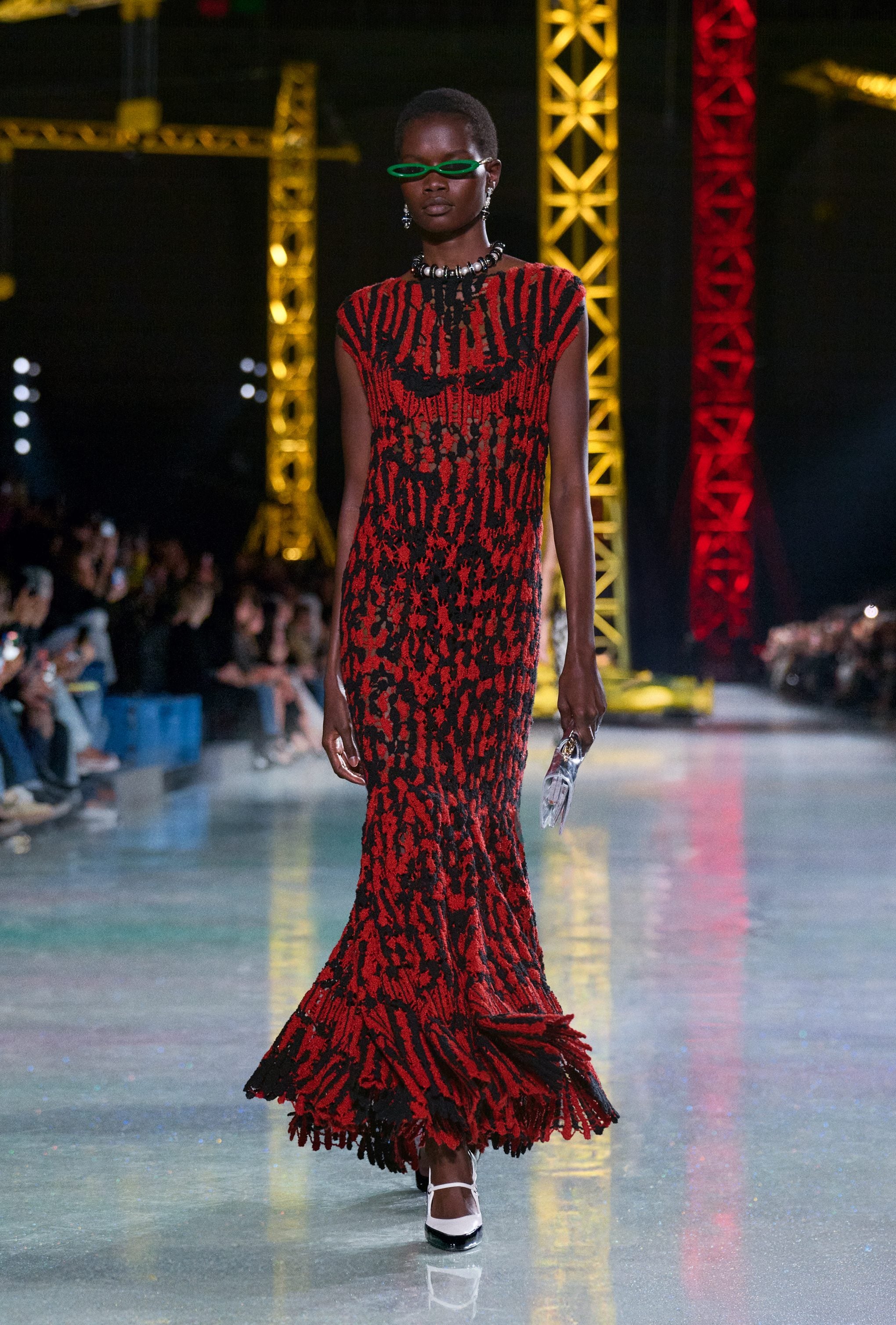 Un abito in maglia sulla passerella Autunno/Inverno 2026–2027 di Chanel