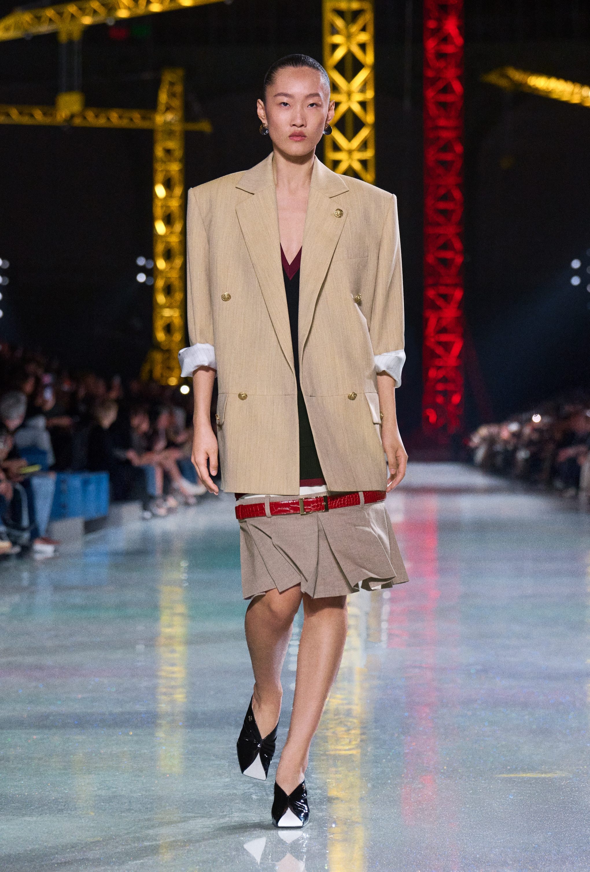 Un look della collezione Autunno/Inverno 2026–2027 di Chanel