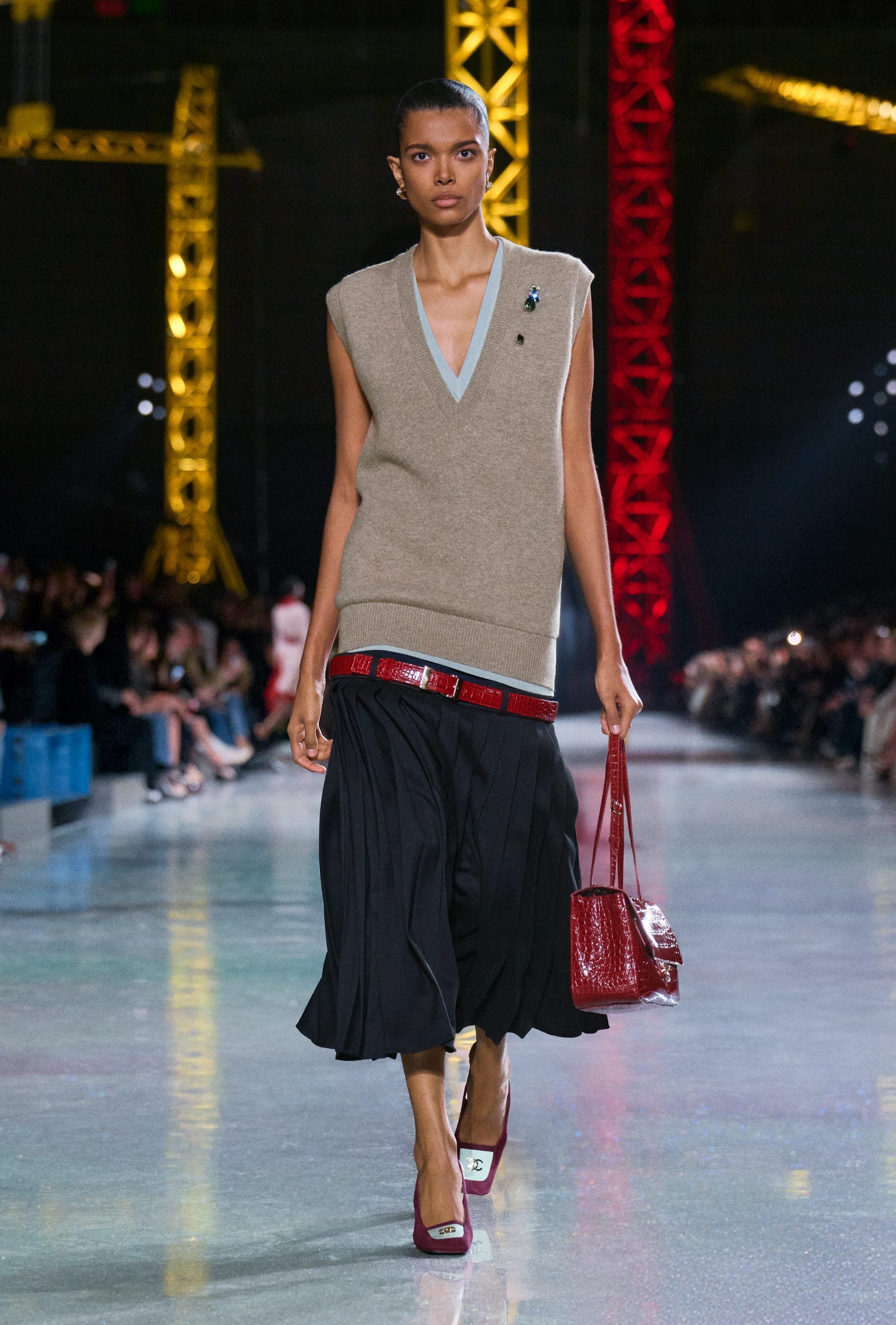 Un look della collezione Autunno/Inverno 2026–2027 di Chanel