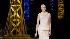 La sfilata Chanel spiegata in 7 look iconici: come Matthieu Blazy sta ridefinendo l'universo di Madame Cocò