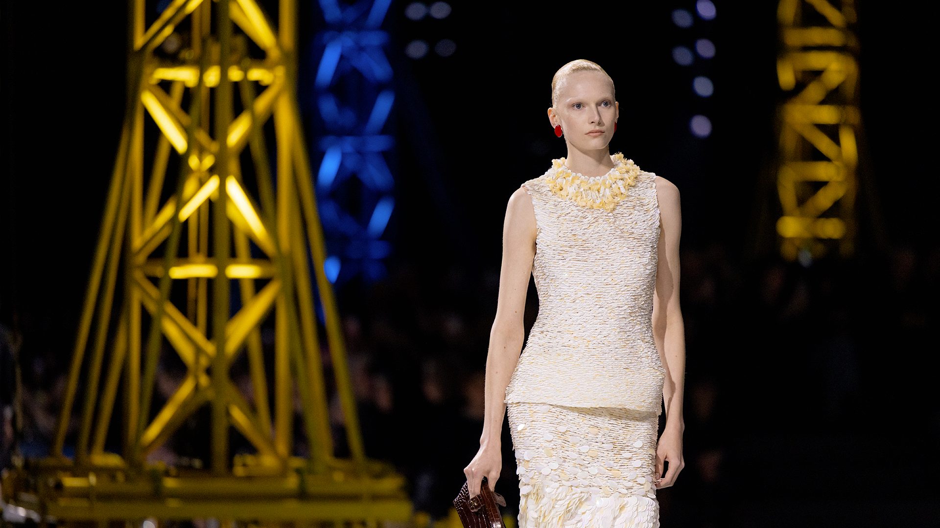 La sfilata Chanel spiegata in 7 look iconici: come Matthieu Blazy sta ridefinendo l'universo di Madame Cocò