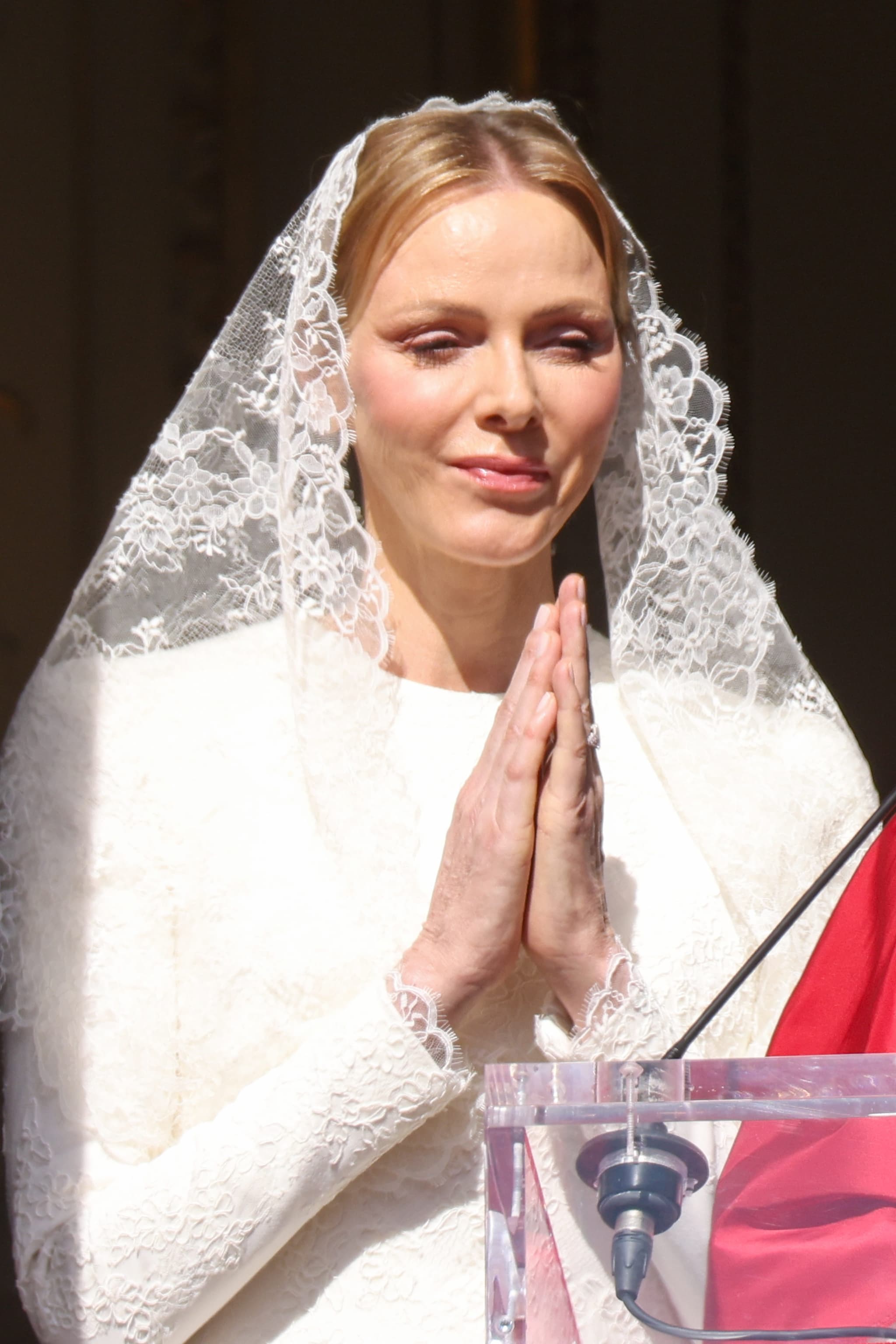 Charlene di Monaco sfrutta il "privilegio del bianco"