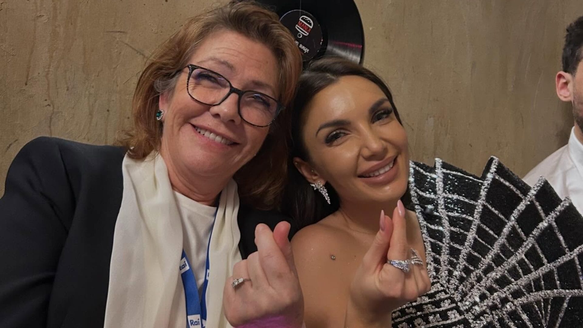 Elettra Lamborghini e la sua "mamma bilaterale": saluta Sanremo 2026 con una cena in famiglia