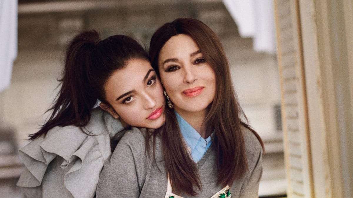 Monica Bellucci e Léonie Cassel in total look Miu Miu e gioielli Cartier, Vogue Italia aprile 2026, Ph. Sebastiàn Faena