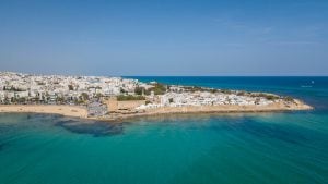 Hammamet è la Saint-Tropez del Nord Africa, dove le vacanze all-inclusive costano poco più di 500 euro