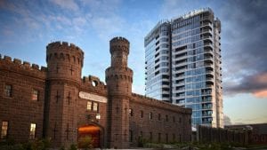 Dove si trova l’ex carcere diventato un hotel di lusso (con tanto di piscina sotterranea)