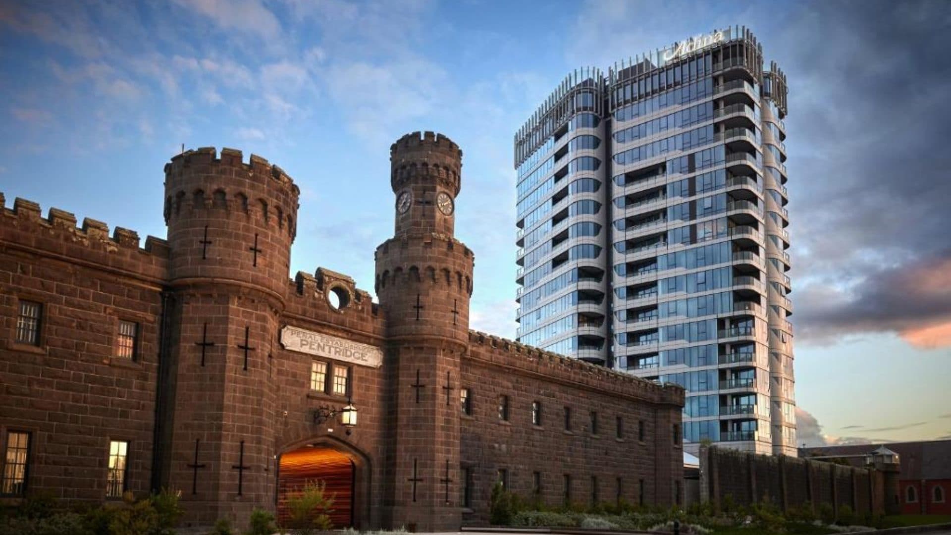 Dove si trova l’ex carcere diventato un hotel di lusso (con tanto di piscina sotterranea)