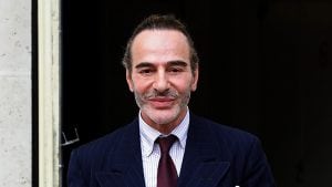 John Galliano firma gli abiti di Zara: a settembre arriva la prima collezione griffata
