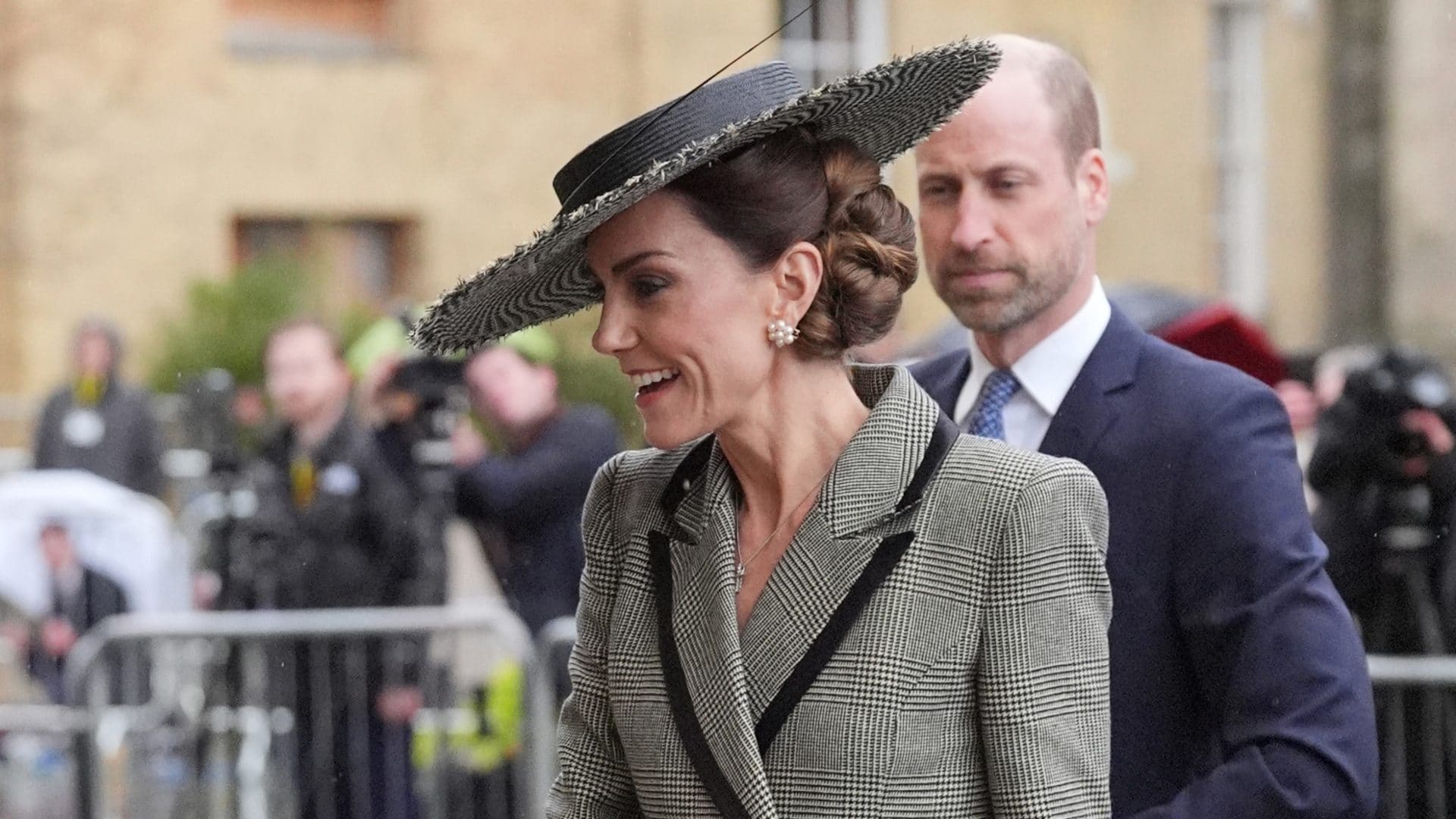Il ritorno dei cappelli a falda larga, come quello di paglia indossato da Kate Middleton