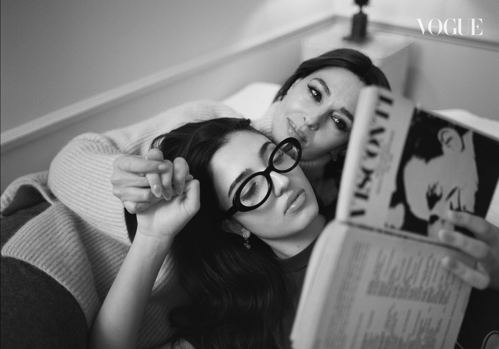 Monica Bellucci e Léonie Cassel, Vogue Italia aprile 2026, Ph. Sebastiàn Faena