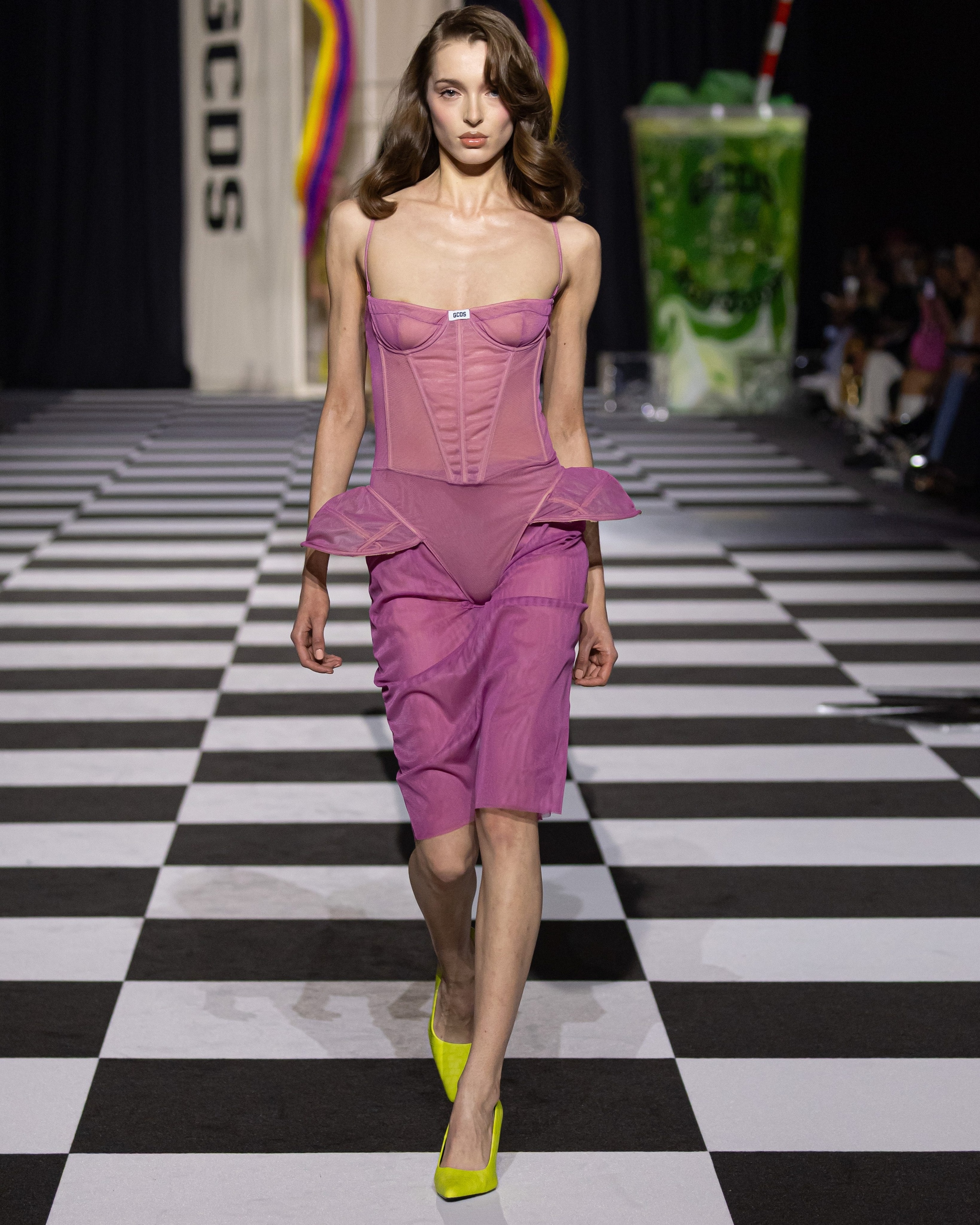 Un look dalla sfilata Autunno/Inverno 2026–2027 di GCDS