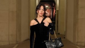 Georgina Rodriguez vestita di velluto alla sfilata di Valentino: il look da 8000 euro
