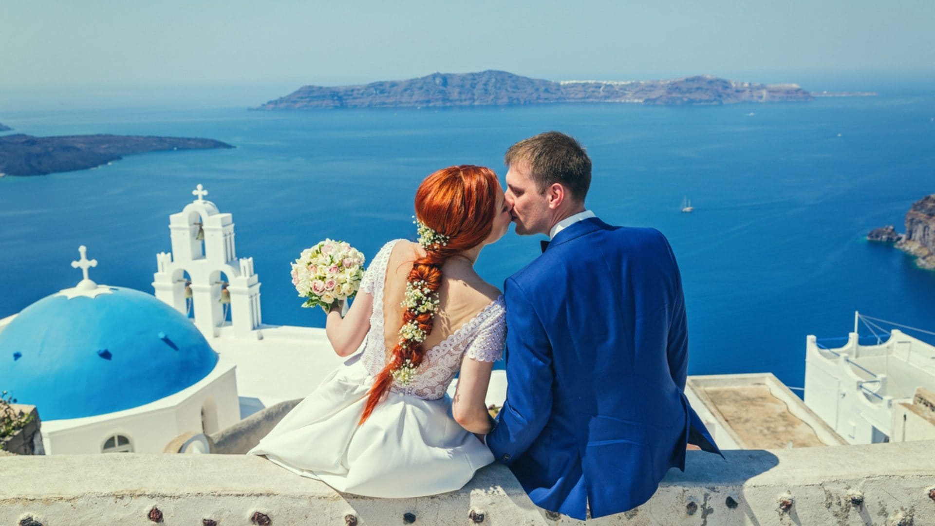 Per un matrimonio economico bisogna volare in Grecia: bastano 5mila euro per una cerimonia da sogno