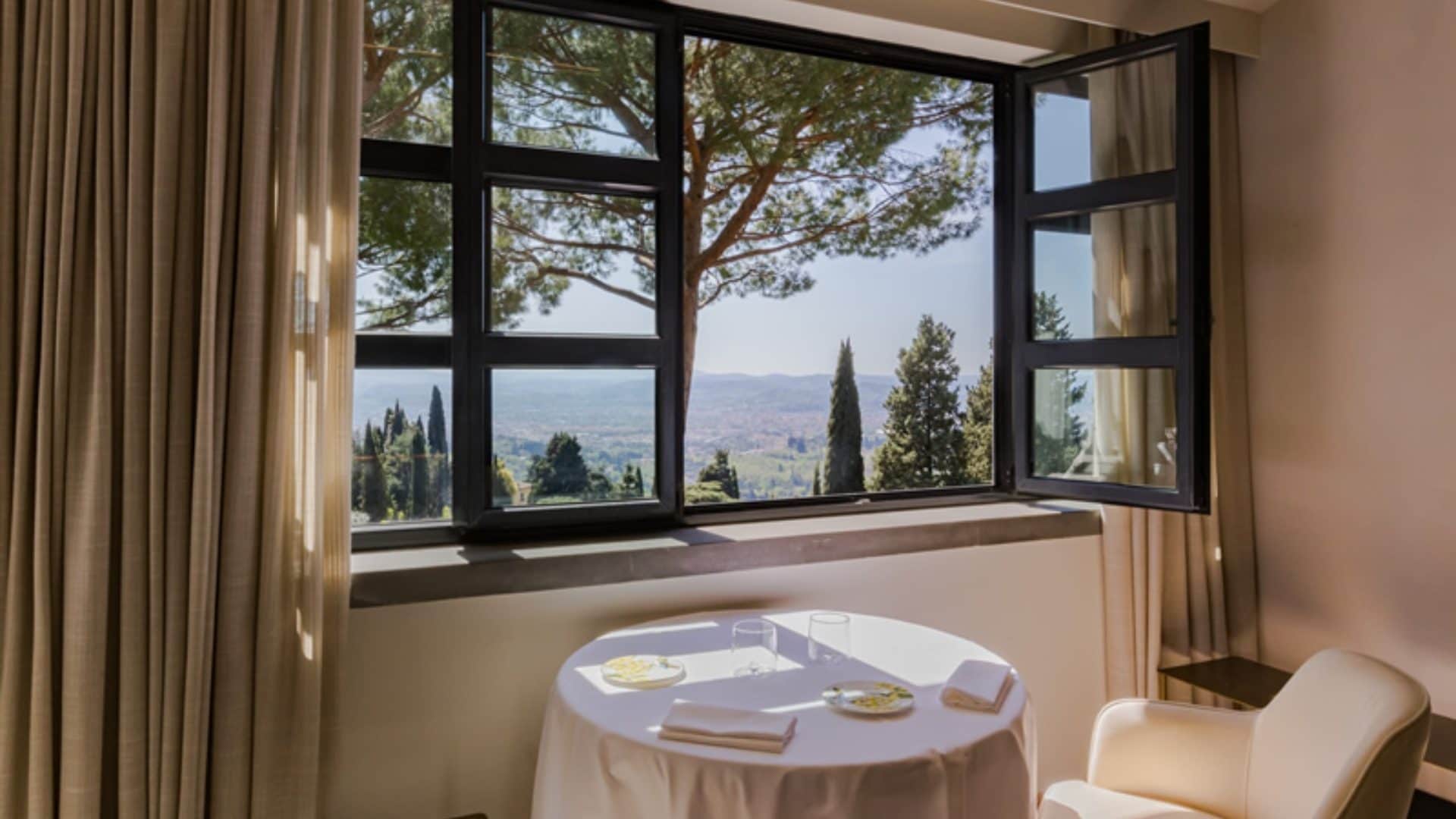 Pasqua 2026, un pranzo stellato con vista sulle colline fiorentine costa quasi 300 euro a persona